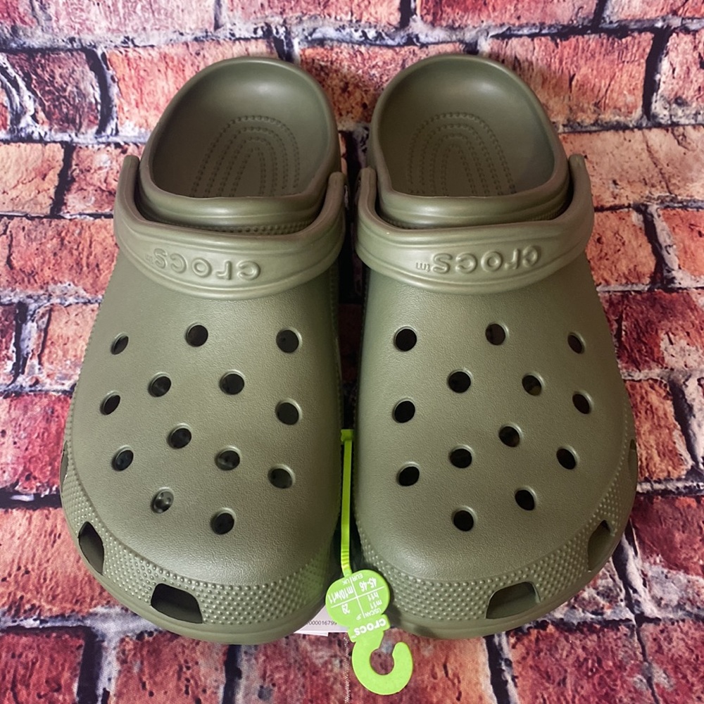 Crocs CLASSIC CLOG in Army Green - Picture 2 of 8